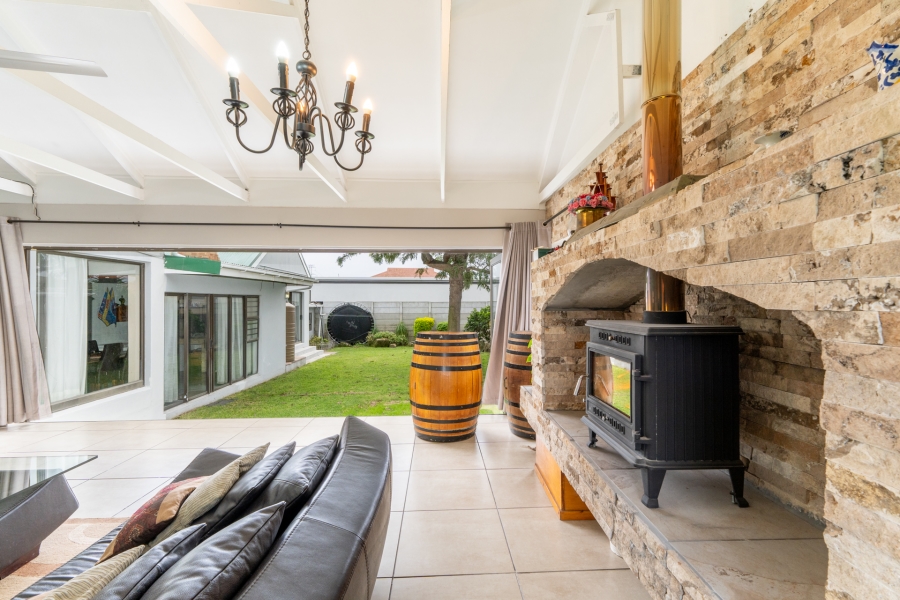 4 Bedroom Property for Sale in Rouxville Western Cape